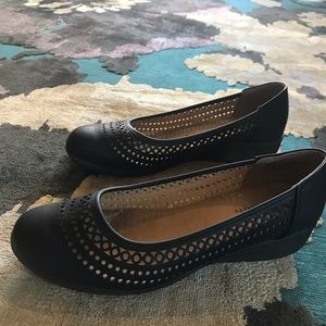 ✨White Mountain Slip-On Wedges